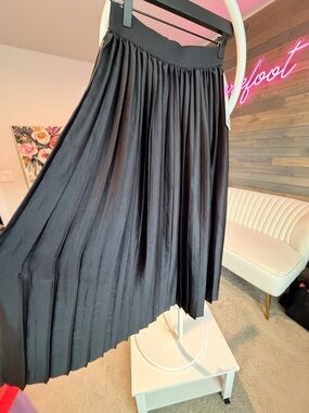 Lululemon Satin Pleated Midi Skirt | Size S